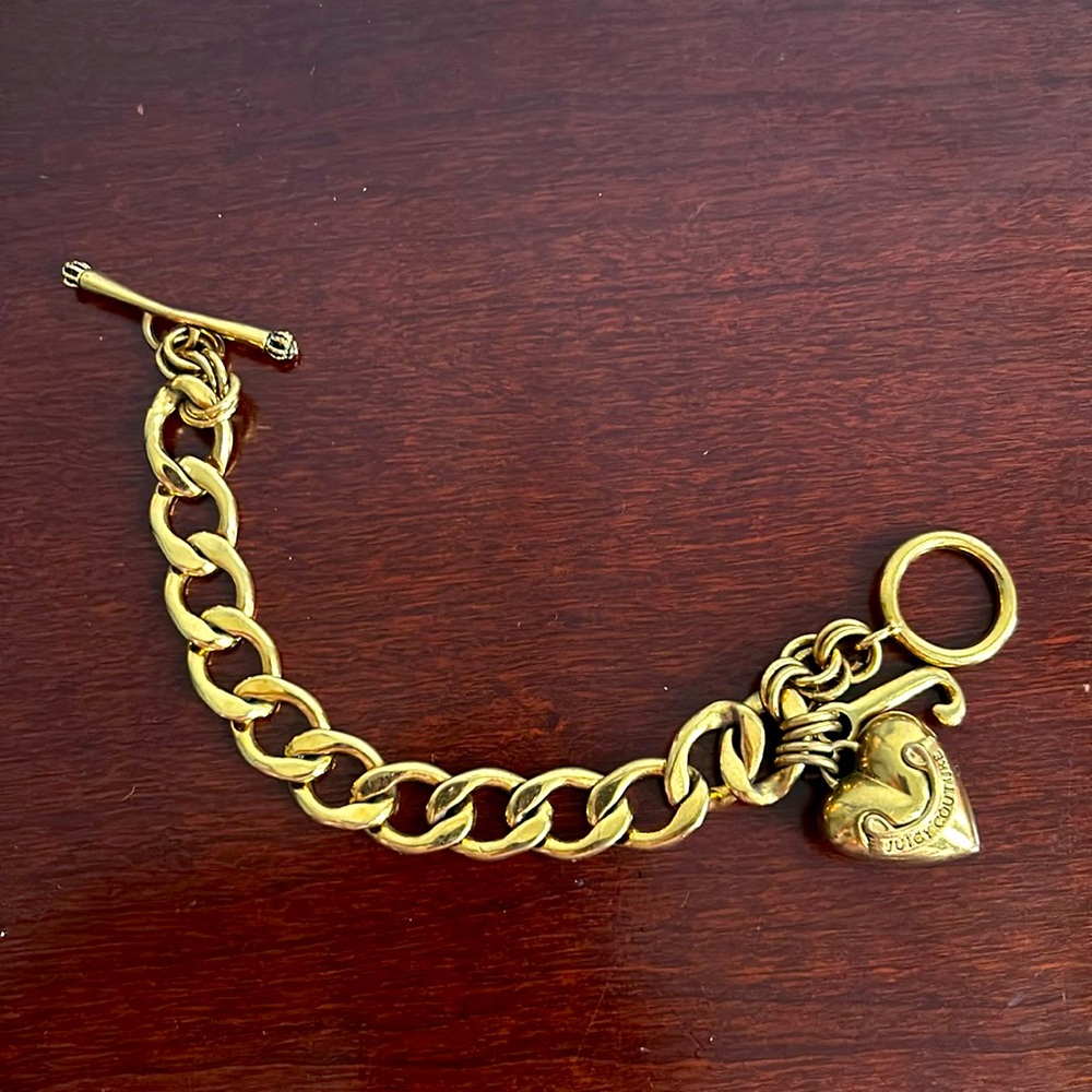 Juicy Couture Gold Tone Heart Charm Toggle Clasp Chain Link Bracelet Womens